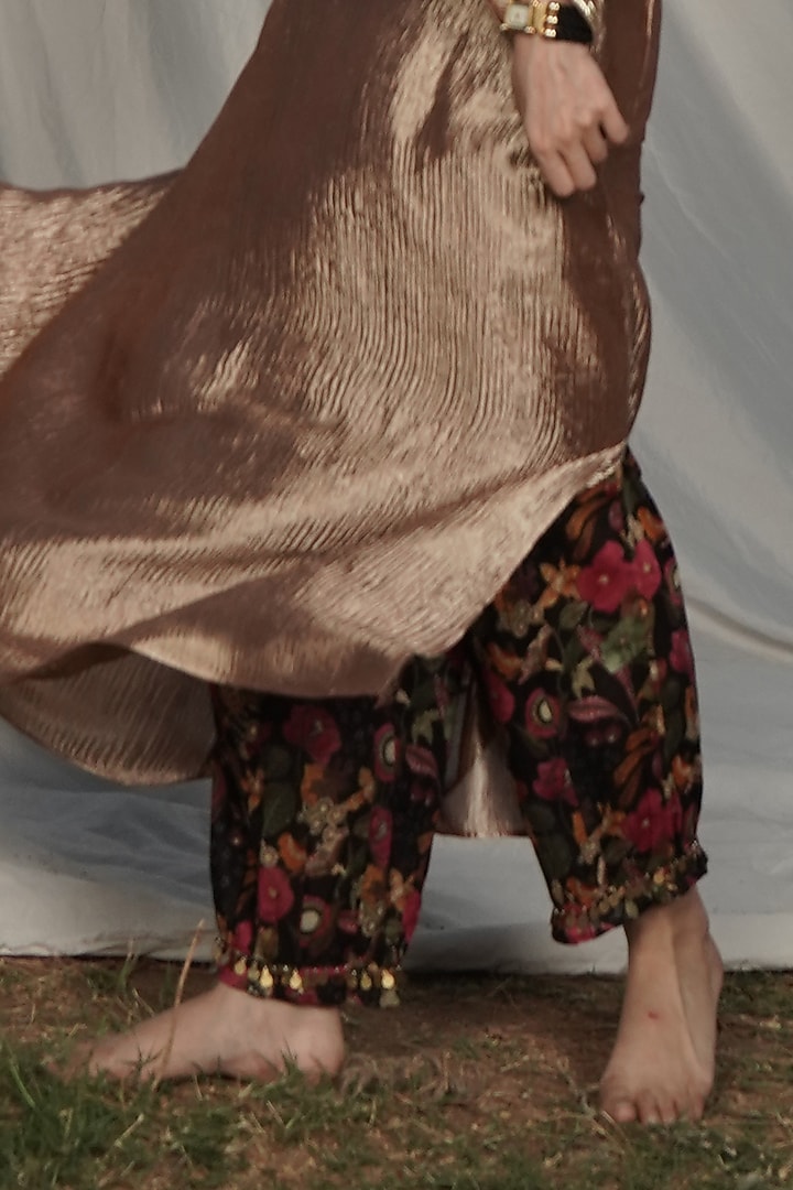 Brown Banarasi Crush Tissue Embroidered Kaftan Set by Mansi Gajjar at Pernia's Pop Up Shop