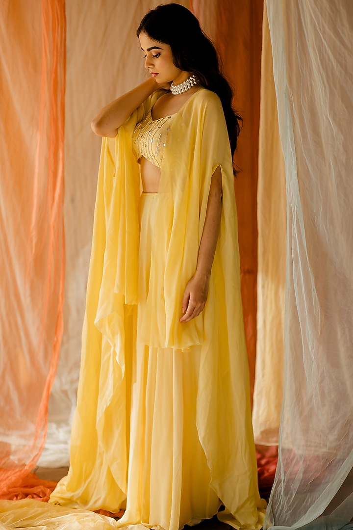 Yellow Embroidered Cape Set by Mansi Gajjar at Pernia's Pop Up Shop