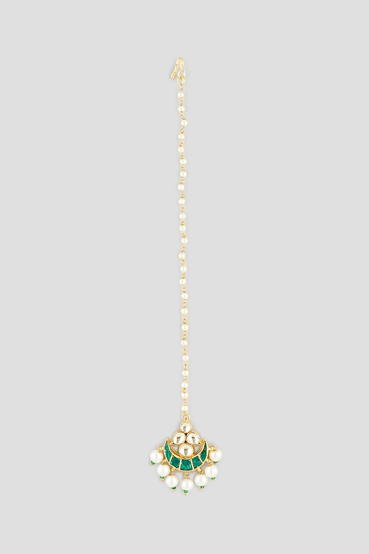 Gold Finish Copper Kundan Polki Maang Tikka by Maisara Jewelry at Pernia's Pop Up Shop