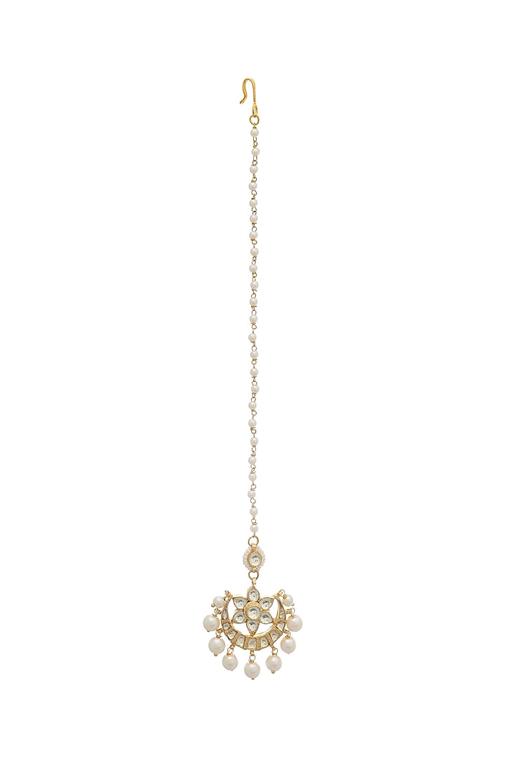 Gold Finish Maangtikka With Pearls by Maisara Jewelry at Pernia's Pop Up Shop