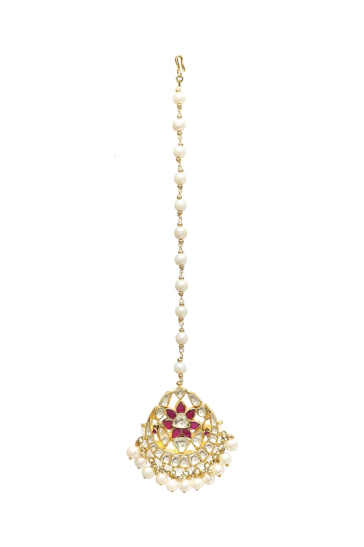 Gold Finish Kundan Polki & Pearl Maang Tikka by Maisara Jewelry at Pernia's Pop Up Shop