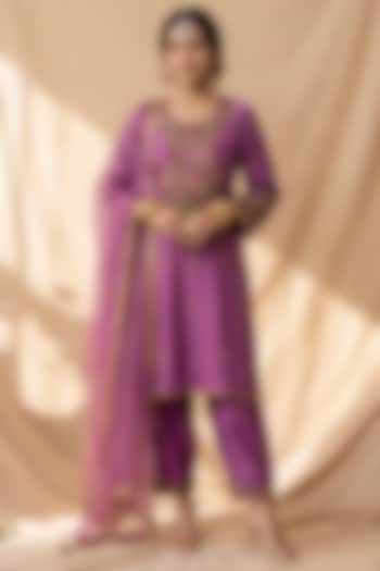 Mulberry Chanderi Resham Embroidered Kurta Set by Mandira Wirk - Indian at Pernia's Pop Up Shop