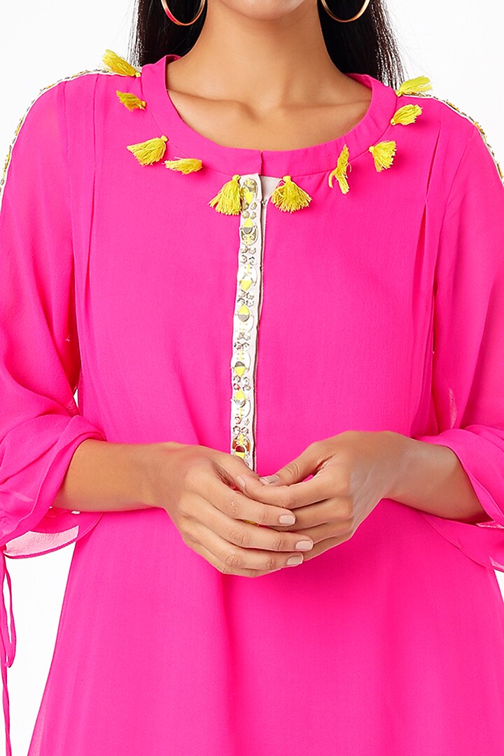 Mauve Embroidered Kurta Set by Maison Blu at Pernia's Pop Up Shop