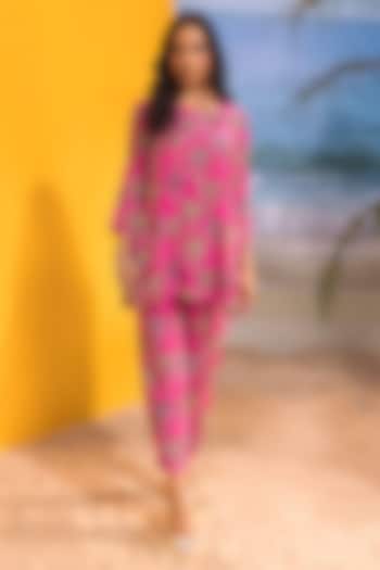 Pink Crepe Printed Kurta Set by Maison Blu at Pernia's Pop Up Shop