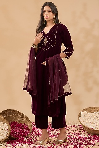 Deep Maroon Velvet Zardosi Hand Embroidered Kurta Set by MAKAAN.51