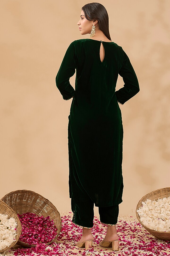 Green Velvet Hand Embroidered Kurta Set by MAKAAN.51 at Pernia's Pop Up Shop