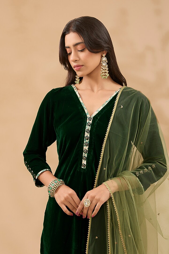 Green Velvet Hand Embroidered Kurta Set by MAKAAN.51 at Pernia's Pop Up Shop