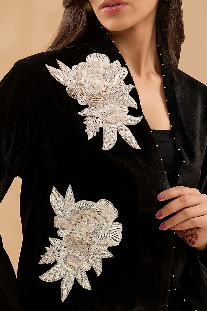 Black Velvet Floral Boota Hand Embroidered Blazer Set by MAKAAN.51 at Pernia's Pop Up Shop