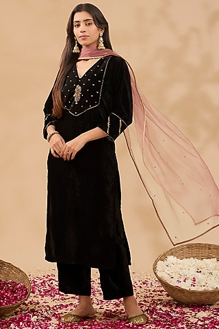 Black Velvet Hand Embroidered Kurta Set by MAKAAN.51