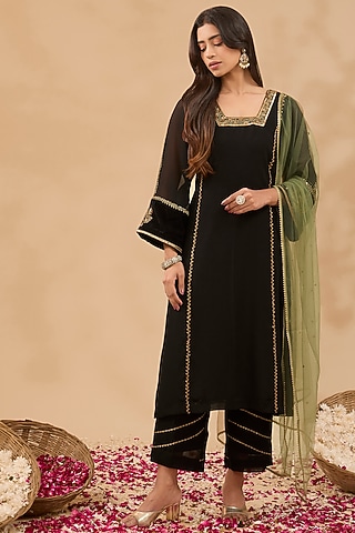 Black Georgette Thread & Patch Work Kurta Set by MAKAAN.51