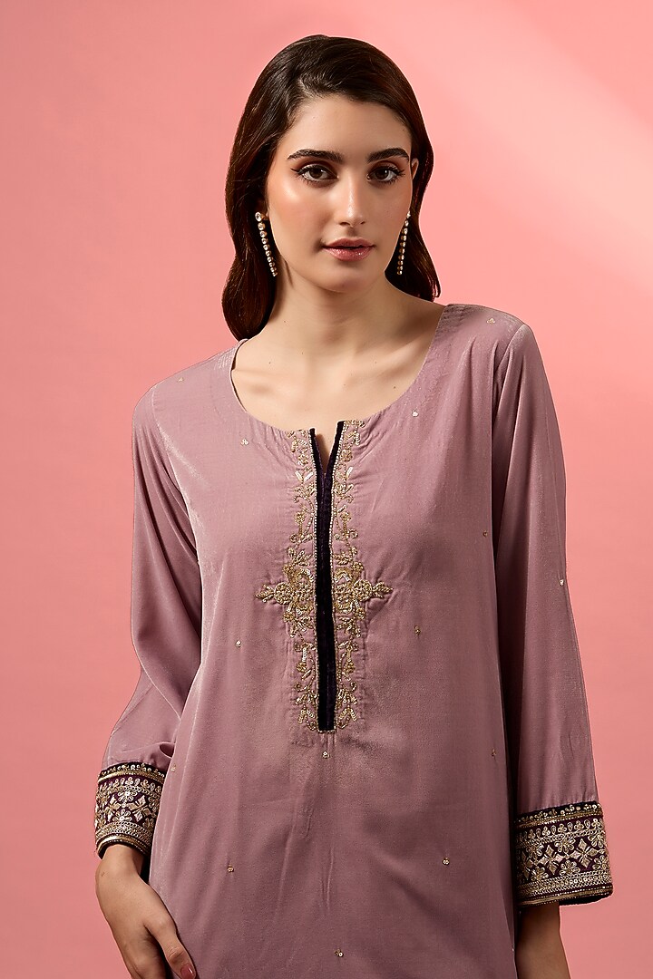 Lavender Velvet Hand-Embroidered Straight Kurta Set by MAKAAN.51 at Pernia's Pop Up Shop