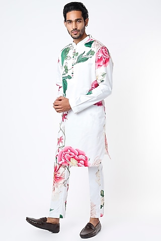 White Floral Printed Kurta Set by Mr. Ajay Kumar