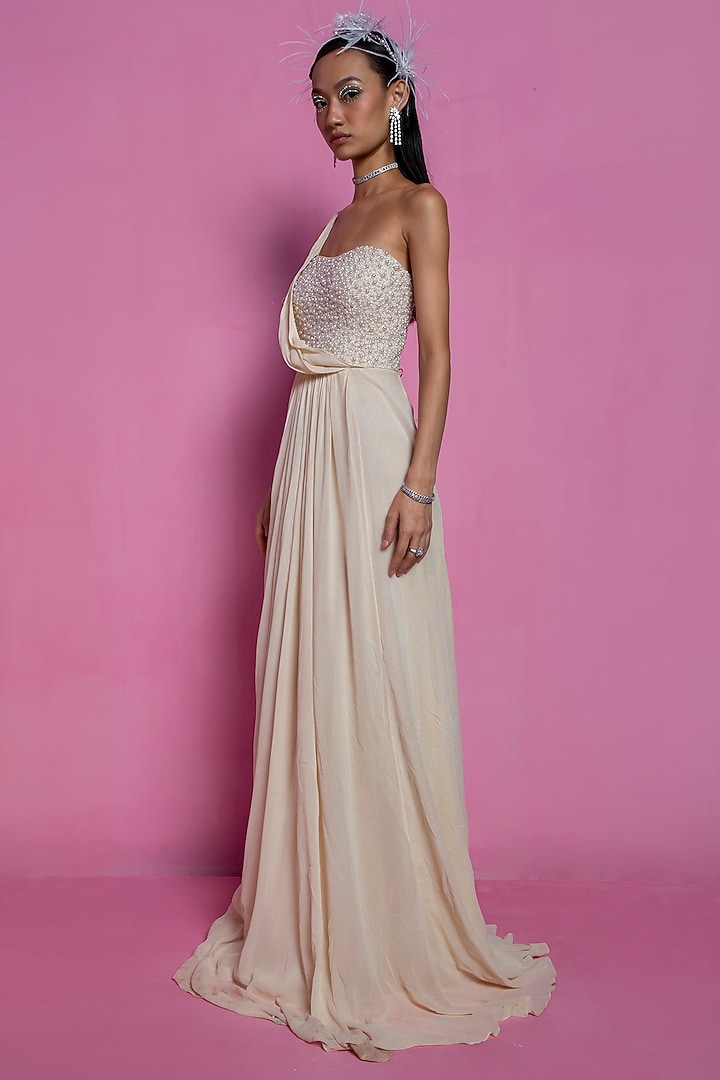Off-White Satin Chiffon Draped Saree Gown by Mala and Kinnary at Pernia's Pop Up Shop