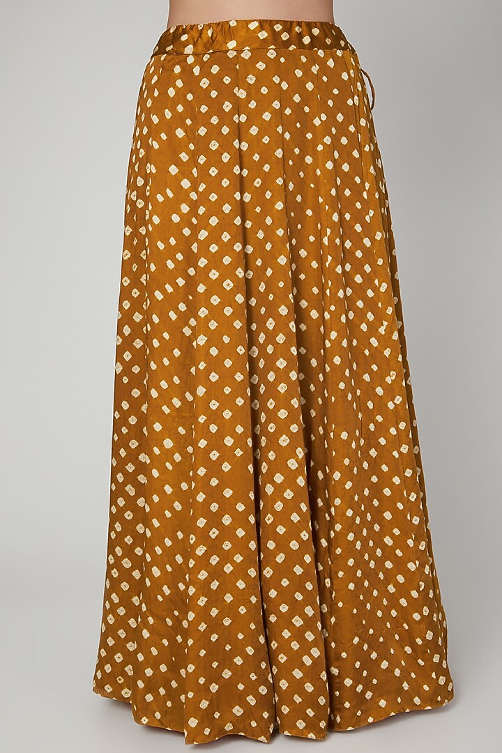 Mustard Bandhani Printed Wedding Lehenga Set by Manmeera at Pernia's Pop Up Shop