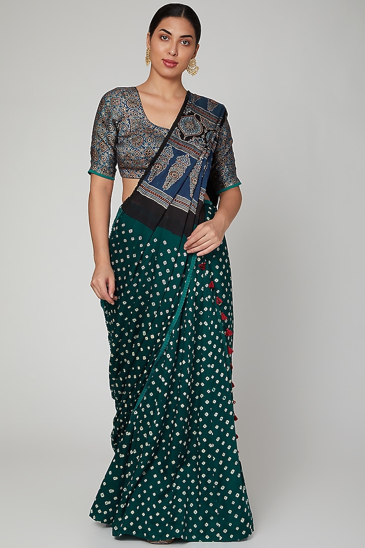 Emerald Green Bandhani Printed Wedding Lehenga Set by Manmeera at Pernia's Pop Up Shop