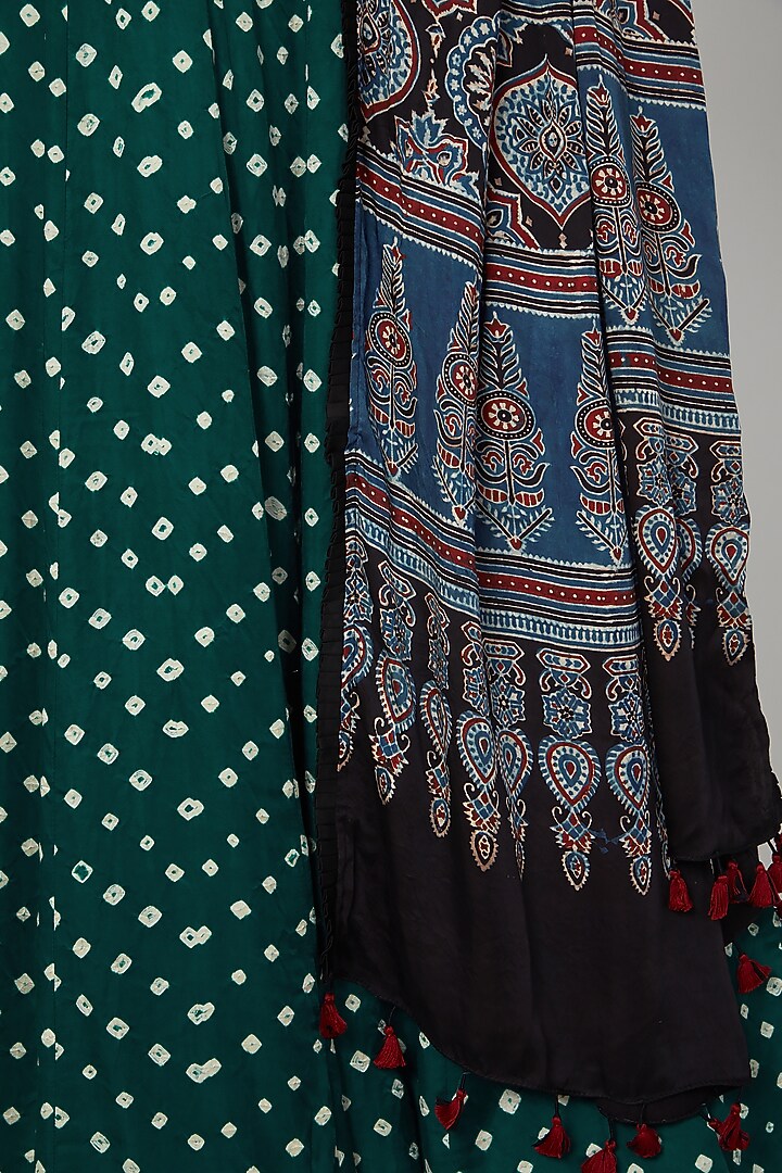 Emerald Green Bandhani Printed Wedding Lehenga Set by Manmeera at Pernia's Pop Up Shop