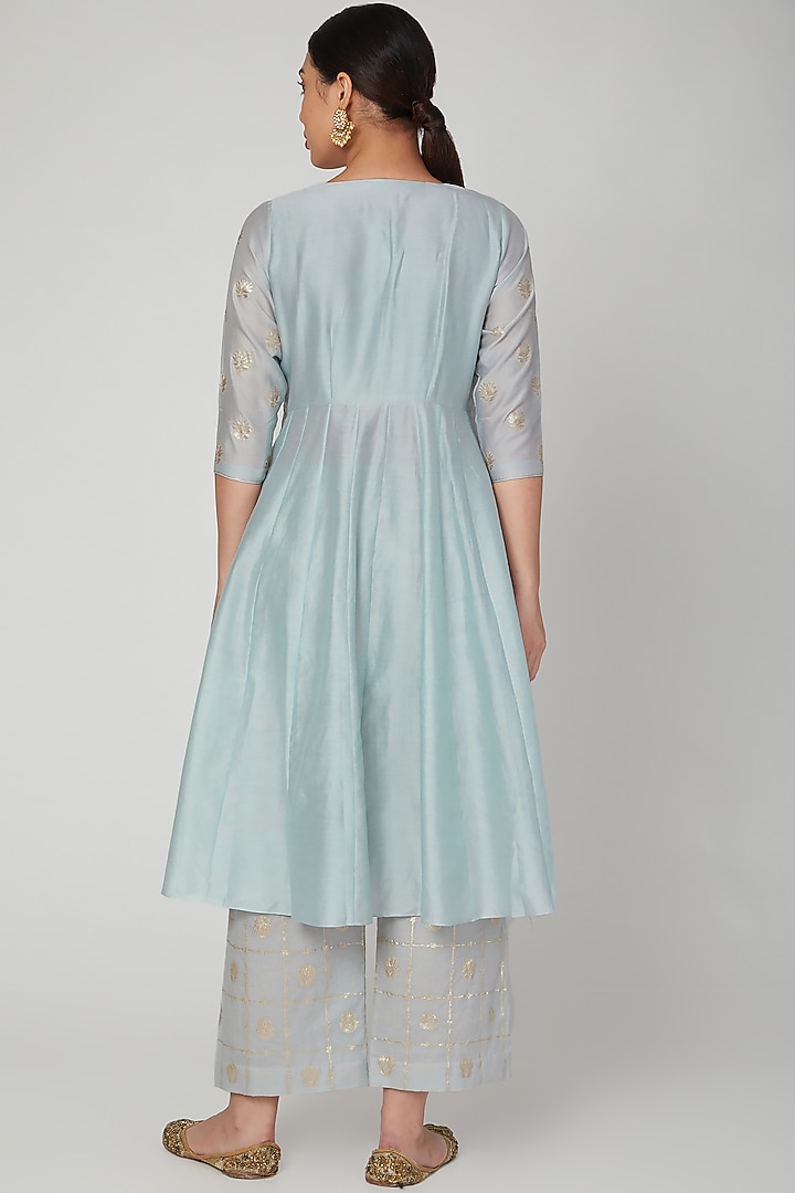 Grey Hand Embroidered Kurta Set by Manmeera at Pernia's Pop Up Shop