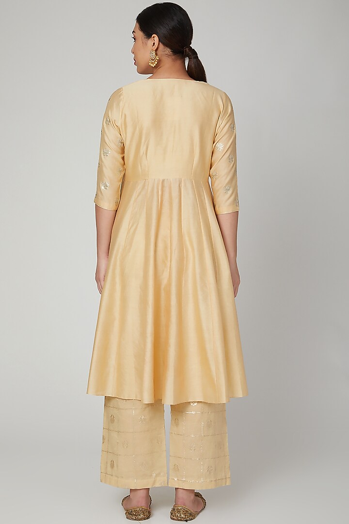 Gold Hand Embroidered Kurta Set by Manmeera at Pernia's Pop Up Shop