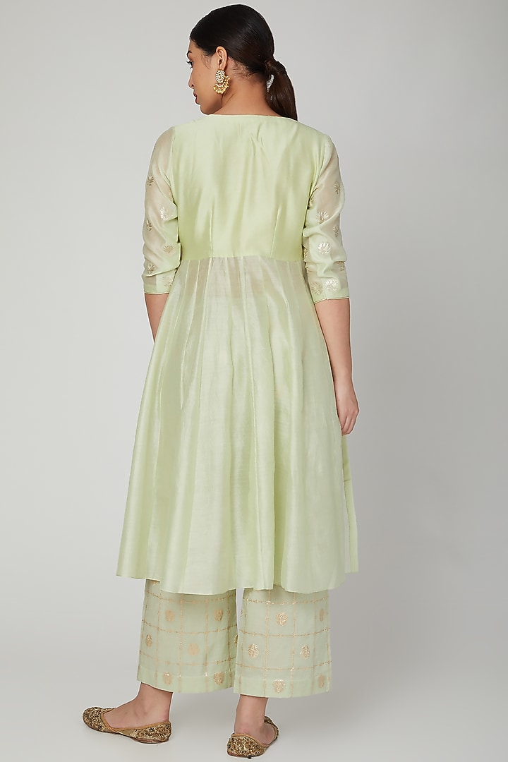 Mint Green Hand Embroidered Kurta Set by Manmeera at Pernia's Pop Up Shop