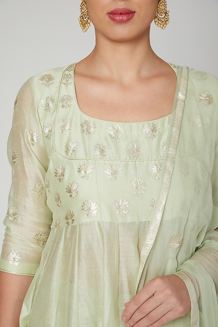 Mint Green Hand Embroidered Kurta Set by Manmeera at Pernia's Pop Up Shop