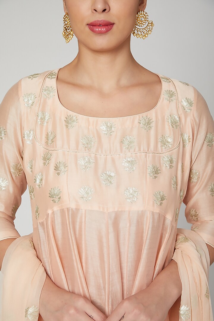 Nude Hand Embroidered Kurta Set by Manmeera at Pernia's Pop Up Shop