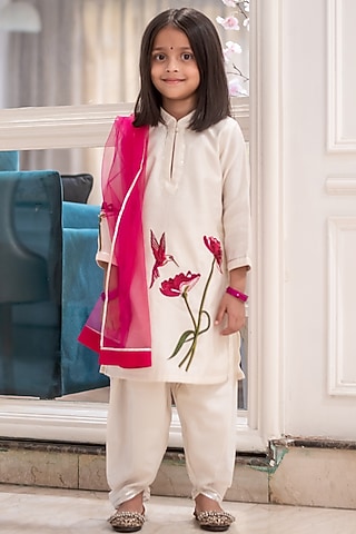 Ivory Handwoven Chanderi Floral Machine Embroidered Kurta Set For Girls by Mamma Plz