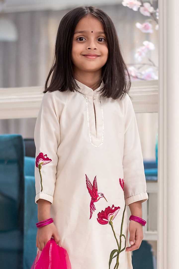Ivory Handwoven Chanderi Floral Machine Embroidered Kurta Set For Girls by Mamma Plz at Pernia's Pop Up Shop