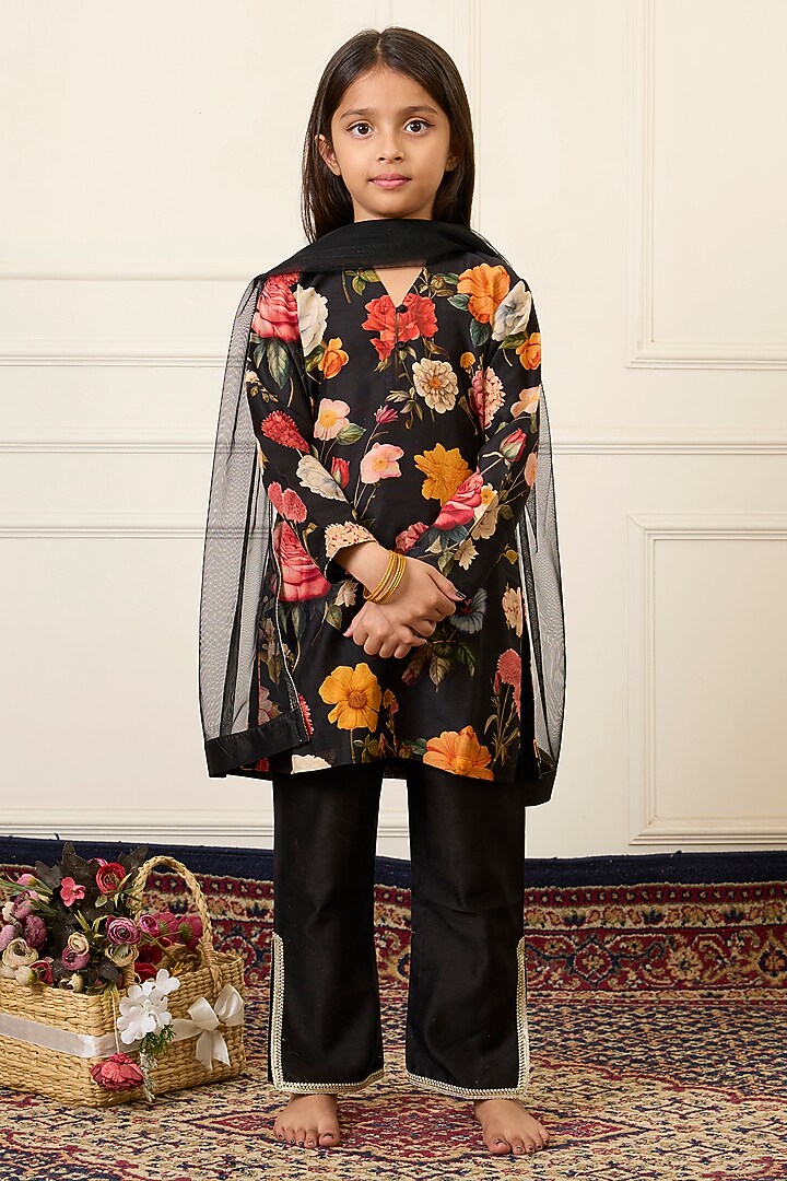 Black Handwoven Chanderi Printed Kurta Set For Girls by Mamma Plz at Pernia's Pop Up Shop
