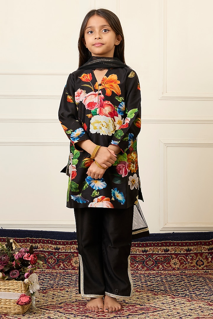Black Handwoven Chanderi Printed Kurta Set For Girls by Mamma Plz at Pernia's Pop Up Shop