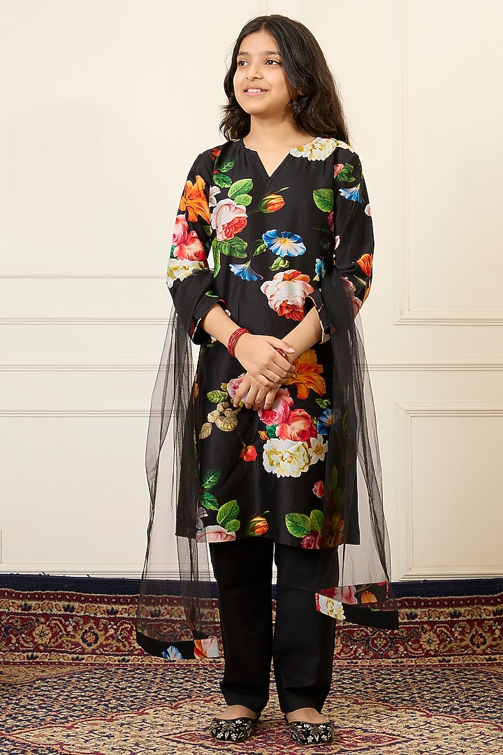Black Handwoven Chanderi Printed Kurta Set For Girls by Mamma Plz at Pernia's Pop Up Shop