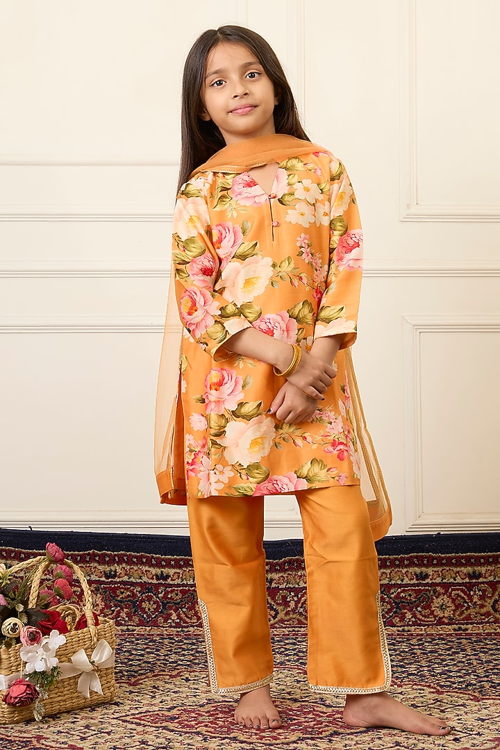 Yellow Handwoven Chanderi Printed Kurta Set For Girls by Mamma Plz at Pernia's Pop Up Shop