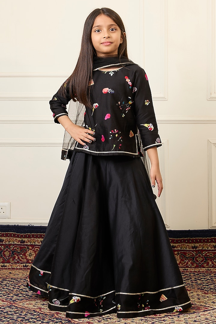 Black Handwoven Chanderi Lehenga Set For Girls by Mamma Plz at Pernia's Pop Up Shop
