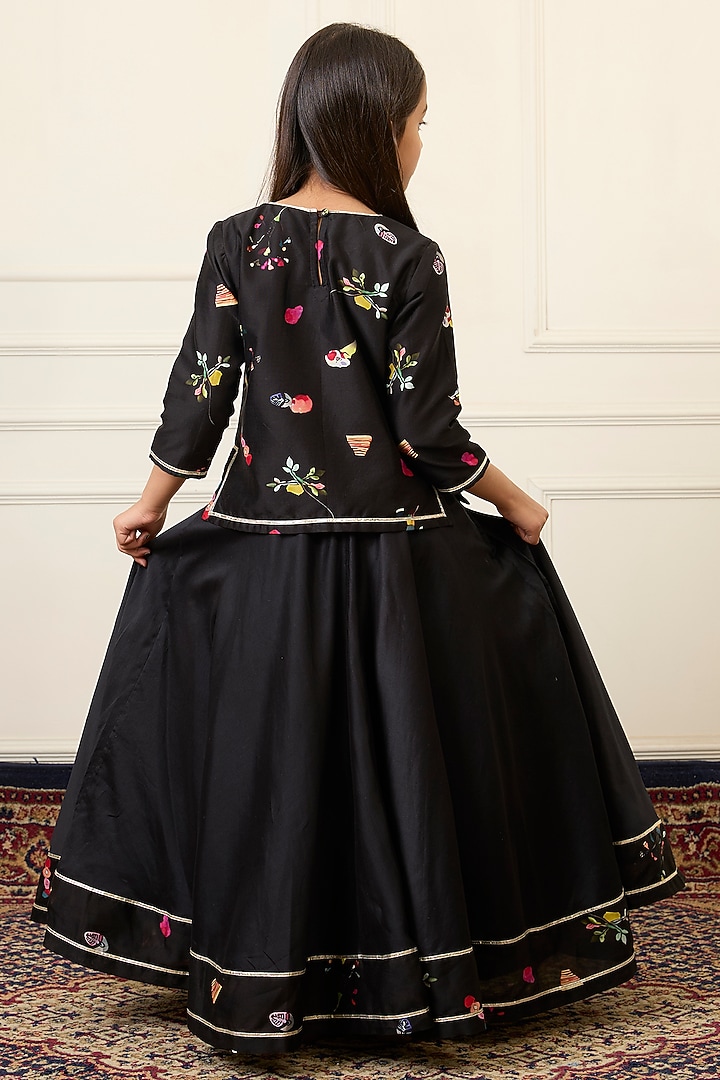 Black Handwoven Chanderi Lehenga Set For Girls by Mamma Plz at Pernia's Pop Up Shop