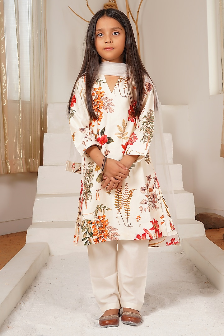 Ivory Handwoven Chanderi Floral Printed Kurta Set For Girls by Mamma Plz at Pernia's Pop Up Shop