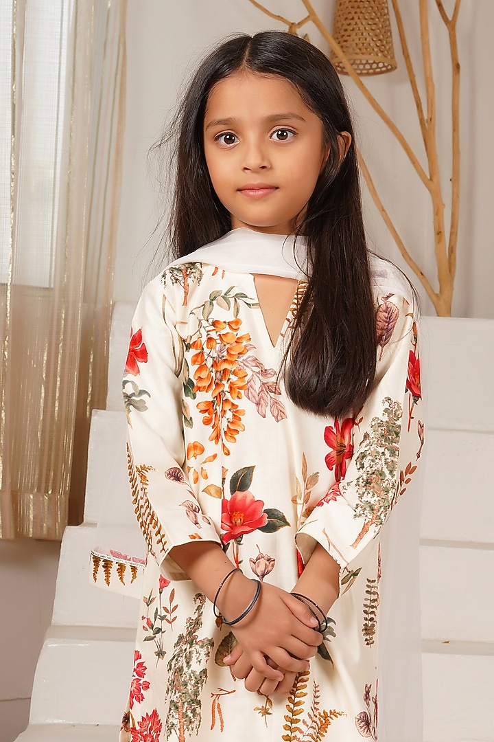 Ivory Handwoven Chanderi Floral Printed Kurta Set For Girls by Mamma Plz at Pernia's Pop Up Shop