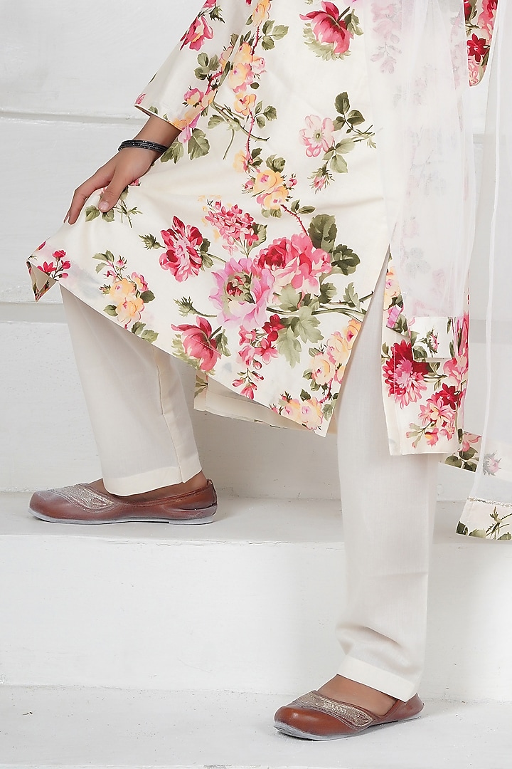 Ivory Handwoven Chanderi Floral Printed Kurta Set For Girls by Mamma Plz at Pernia's Pop Up Shop