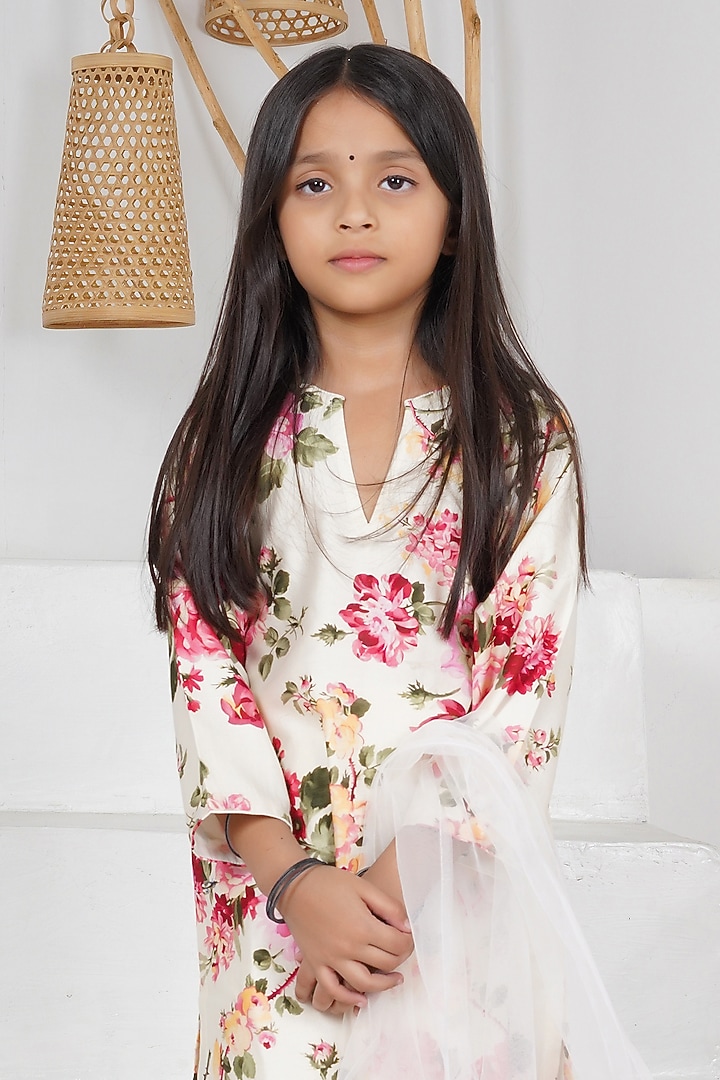 Ivory Handwoven Chanderi Floral Printed Kurta Set For Girls by Mamma Plz at Pernia's Pop Up Shop