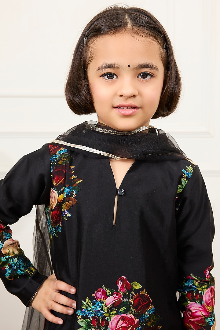 Black Handwoven Chanderi Floral Digital Printed Kurta Set For Girls by Mamma Plz at Pernia's Pop Up Shop