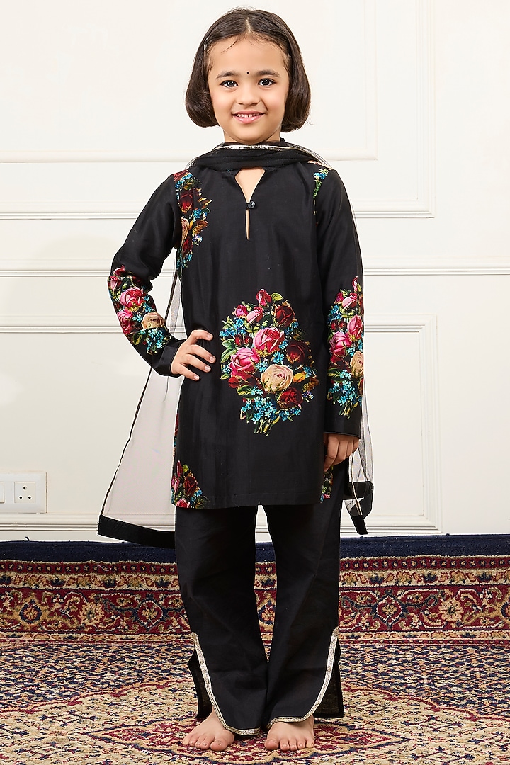 Black Handwoven Chanderi Floral Digital Printed Kurta Set For Girls by Mamma Plz at Pernia's Pop Up Shop