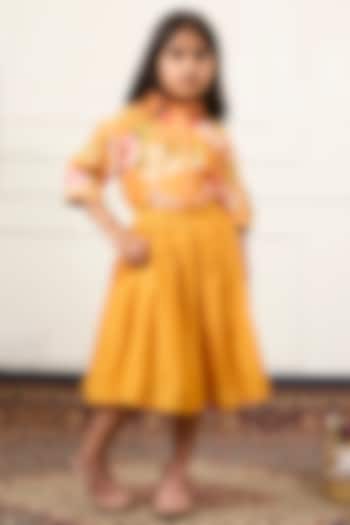 Yellow Handwoven Chanderi Pleated Skirt Set For Girls by Mamma Plz at Pernia's Pop Up Shop
