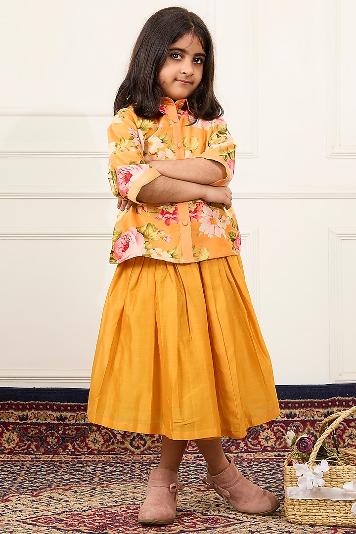 Yellow Handwoven Chanderi Pleated Skirt Set For Girls by Mamma Plz at Pernia's Pop Up Shop