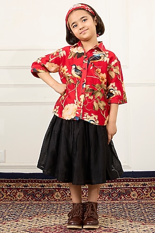 Black Handwoven Chanderi Pleated Skirt Set For Girls by Mamma Plz