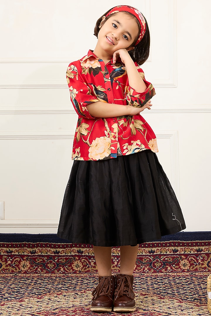 Black Handwoven Chanderi Pleated Skirt Set For Girls by Mamma Plz at Pernia's Pop Up Shop