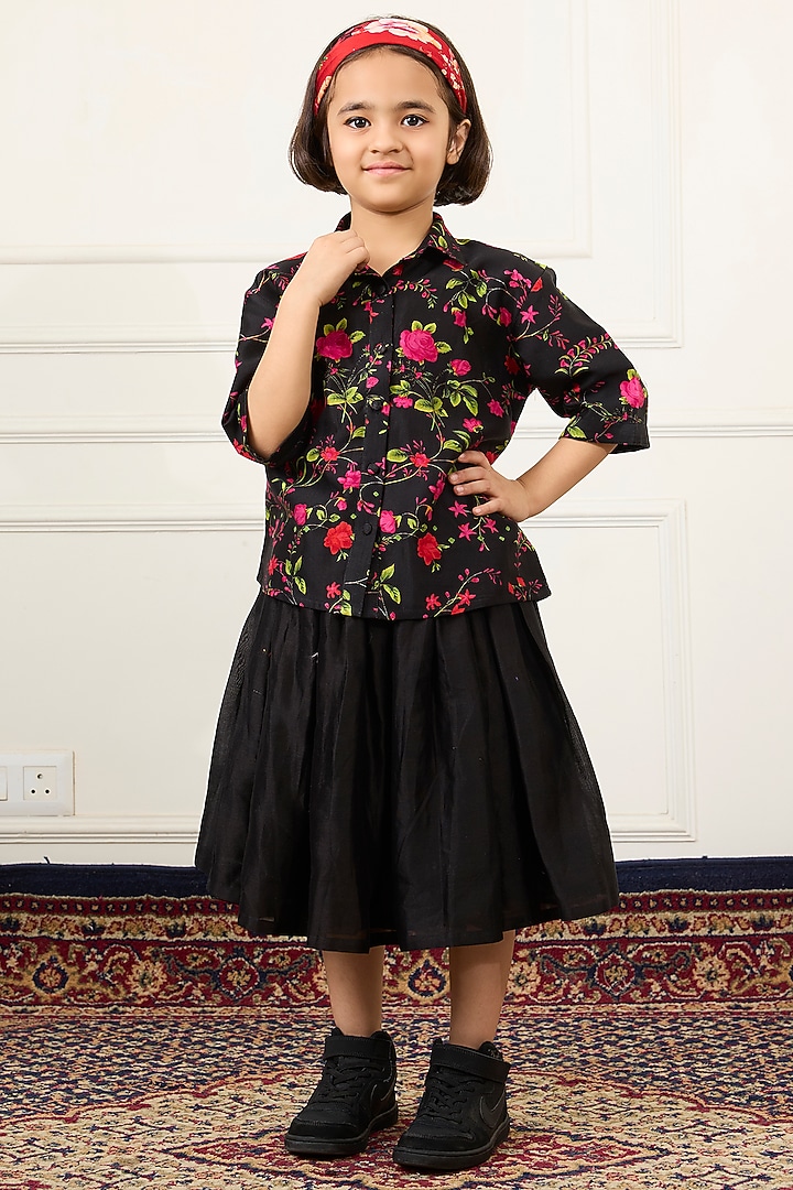 Black Handwoven Chanderi Flared Skirt Set For Girls by Mamma Plz at Pernia's Pop Up Shop