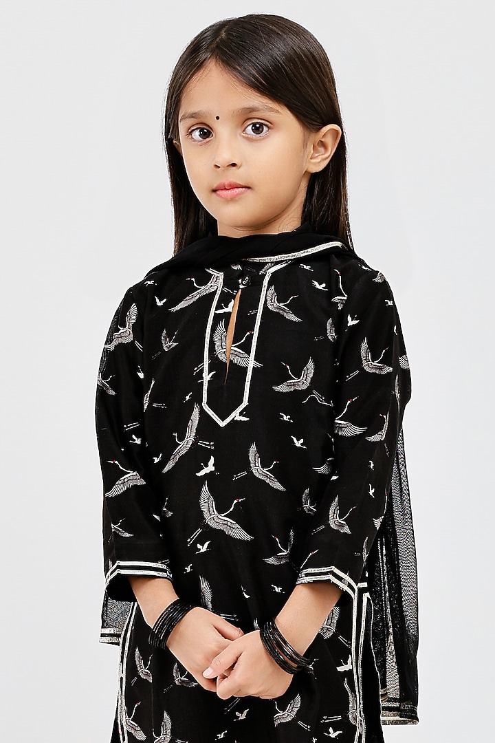 Black Handwoven Chanderi Bird Printed Kurta Set For Girls by Mamma Plz at Pernia's Pop Up Shop