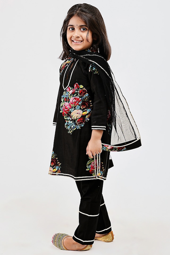 Black Handwoven Chanderi Floral Printed Kurta Set For Girls by Mamma Plz at Pernia's Pop Up Shop