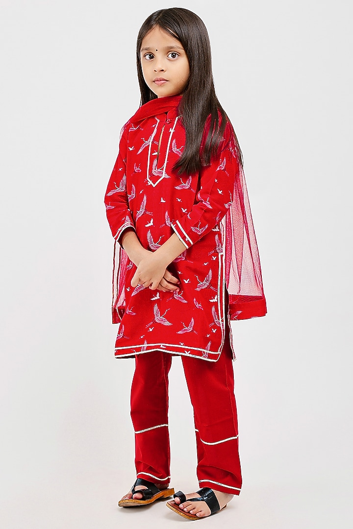 Red Handwoven Chanderi Bird Printed Kurta Set For Girls by Mamma Plz at Pernia's Pop Up Shop