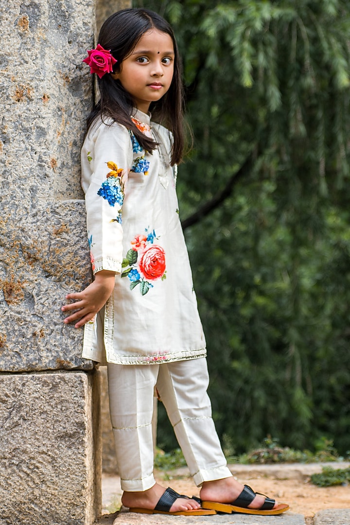 Ivory Handwoven Chanderi Floral Printed Kurta Set For Girls by Mamma Plz at Pernia's Pop Up Shop