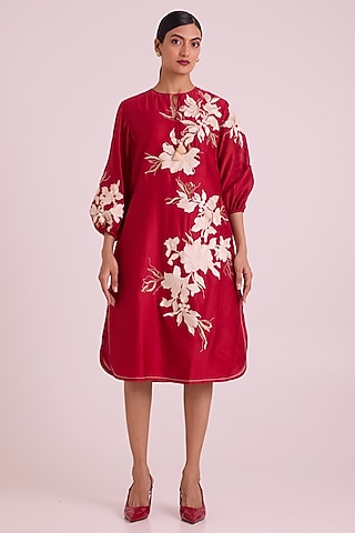 Red Handloom Chanderi Silk Midi Dress With Belt by MADDER MUCH
