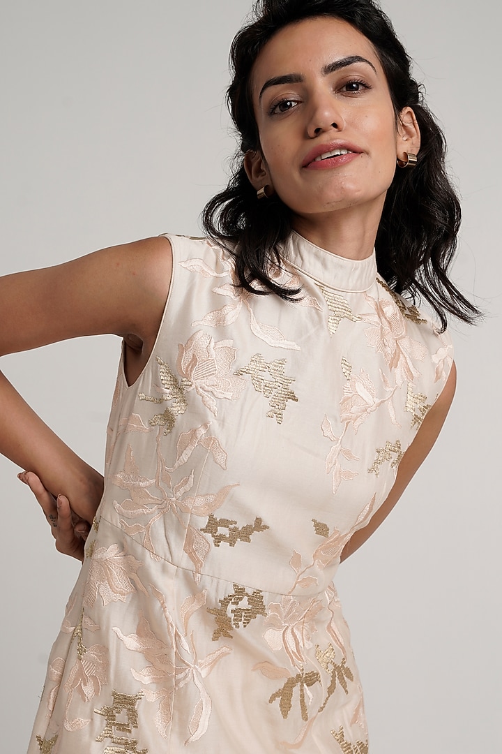 Oyster Pink Handloom Chanderi Silk Kurta Set by MADDER MUCH at Pernia's Pop Up Shop